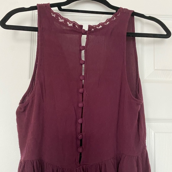 Kendall & Kylie Crochet V Neck Flowy Tank Top - Picture 4 of 4